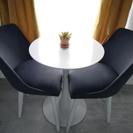 Ivy Boutique Apartment Брашов Екстериор снимка