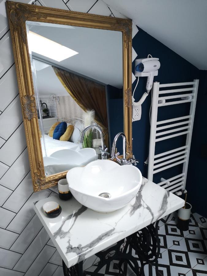 Ivy Boutique Apartment Брашов Екстериор снимка